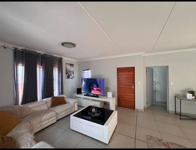 3 BEDROOM PROPERTY TO RENT IN THATCHFIELD